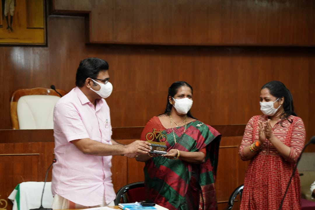 AdvMAnilkumar1's tweet image. Uplifting Kochi as a cycling friendly city through 'Cycle with Kochi'. The working group to steer this program met at the Corporation Council hall today. We'll be moving ahead with the technical help of GIZ &amp;amp; other related bodies. A step more towards a healthy city!
#MayorOfKochi