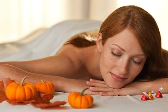 anewholistic's tweet photo. Seasonal spa packages are back! 🎃Choose your scrub and massage session.  Then order a jar of seasonal scrub for your spa day at home!  Expires 10/31  Redeem within 90 days. 🎃 Buy 🔜: https://t.co/d4dsViiy1o 🎃
#Halloween2021 #PumpkinSpice
#SpaPackage #MobileMassage https://t.co/ZhQVMwDjPQ
