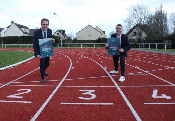 LaurentBrosse's tweet photo. Bonne nouvelle: la piste d’athlétisme Claude-Fichot,récemment rénovée, a été retenue comme centre de préparation aux Jeux Olympiques 2024! Elle figurera ainsi dans le catalogue des centres de préparation qui sera consulté par les délégations sportives #Conflans #JO2024 #Paris2024 https://t.co/SweuQqcStt