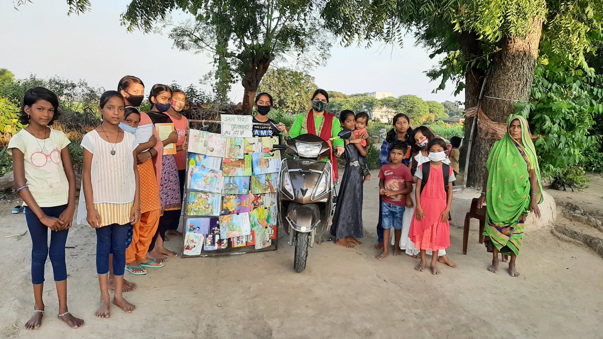 UshaDubey05's tweet image. #Mobile_Library 
चलता फिरता पुस्तकालय और प्यारे बच्चों का उत्साह📚📚🖼️