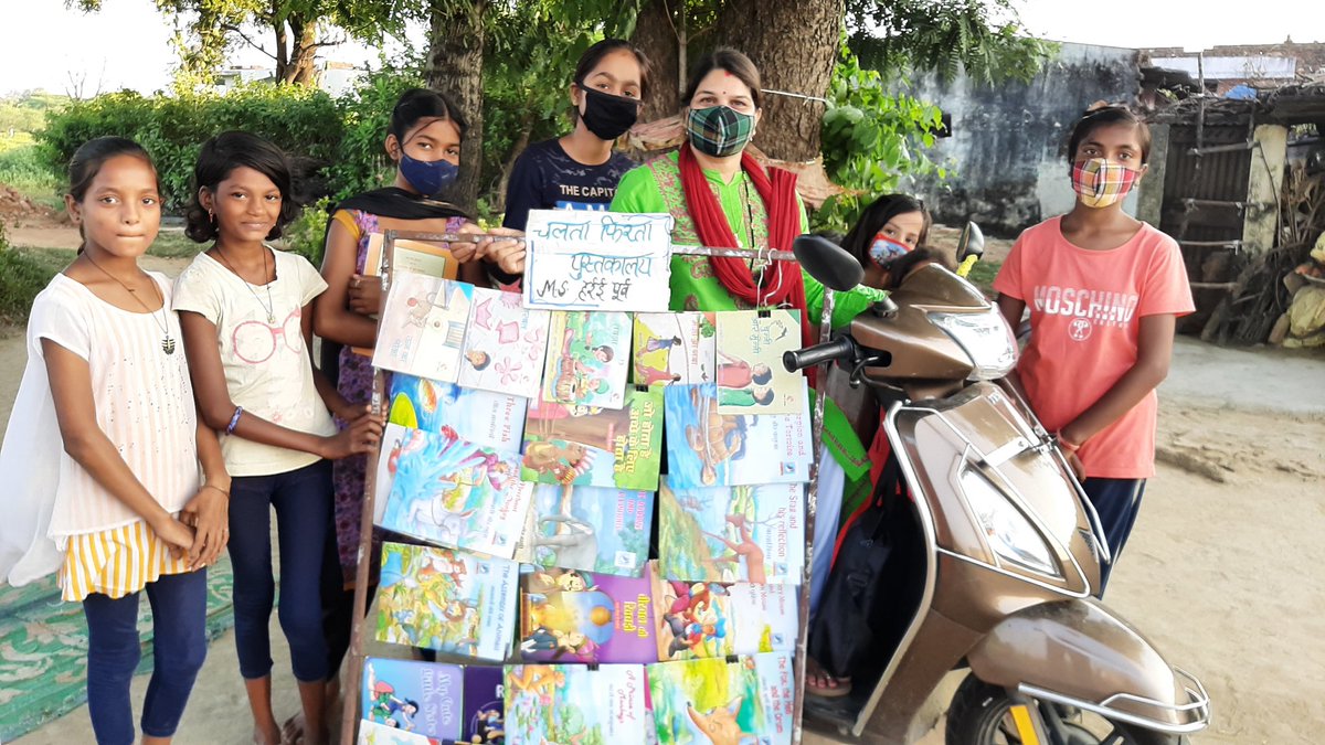 UshaDubey05's tweet image. #Mobile_Library 
चलता फिरता पुस्तकालय और प्यारे बच्चों का उत्साह📚📚🖼️