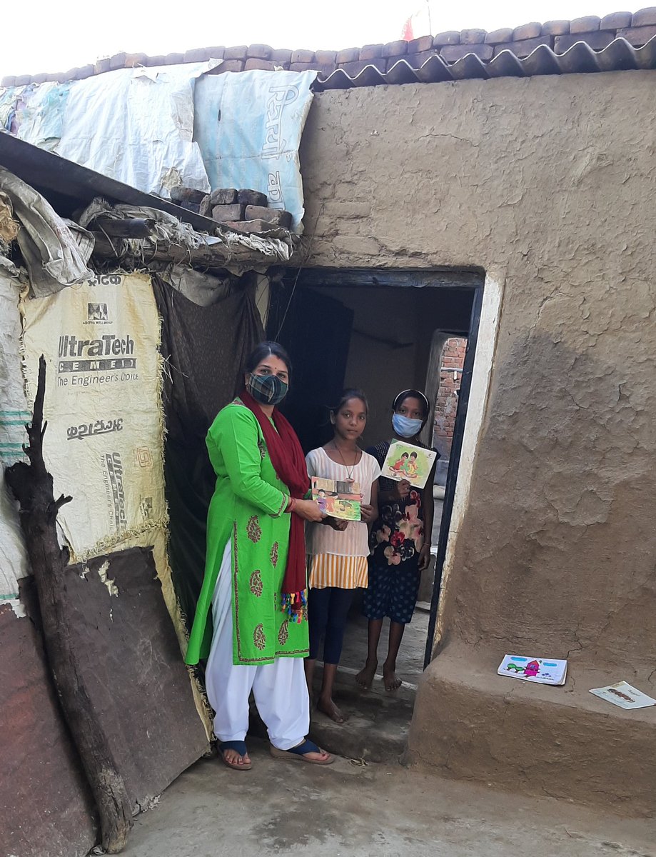 UshaDubey05's tweet image. #Mobile_Library 
चलता फिरता पुस्तकालय और प्यारे बच्चों का उत्साह📚📚🖼️