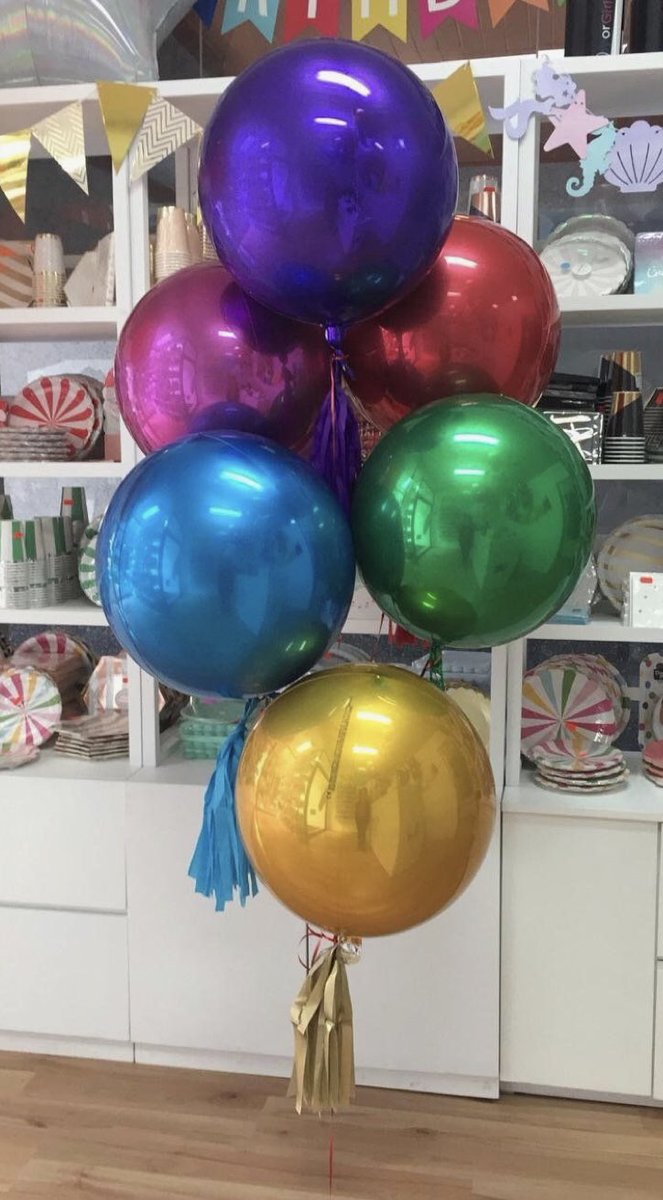 ✨Globos + girasoles + malteada.

   ➵ Dᥱ: 
   ➵ Pᥲrᥲ: @moonddmn 

❛Para el papá y el bebé más bonitos❜