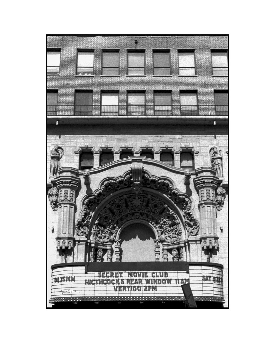 MachineSharkPro's tweet image. Hitchcock and Hitchcock.

9/25/2021

.
.
.

#35mm #35mmfilm #kodak #trix400 #35mmphotography #cinema #hitchcock #dtla #losangeles #california #wanderlust #travel #travelphotography #monochrome #bw_crew #analogphotography #photooftheday #filmcommunity #shotonfilm #shootfilm