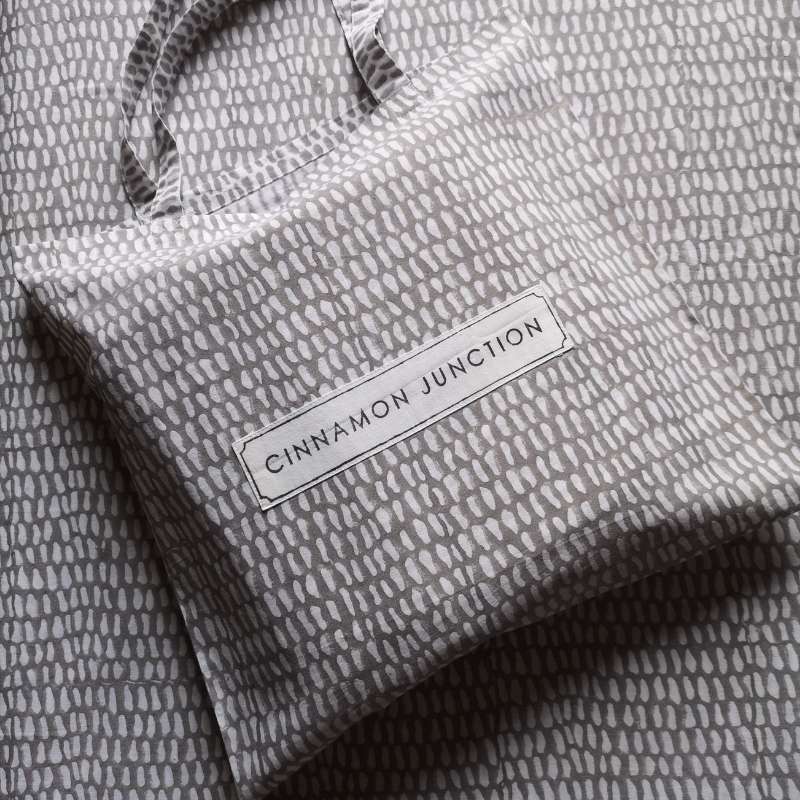 Our beautiful hand block printed bed linen sets are ethically made from 100% Indian cotton in Jaipur by master craftsmen, skilled in the beautiful art of block printing. All of our block printed bed linen comes in a bedding bag, too!
#SlowFashion #EthicalFashion #WhoMadeMyClothes