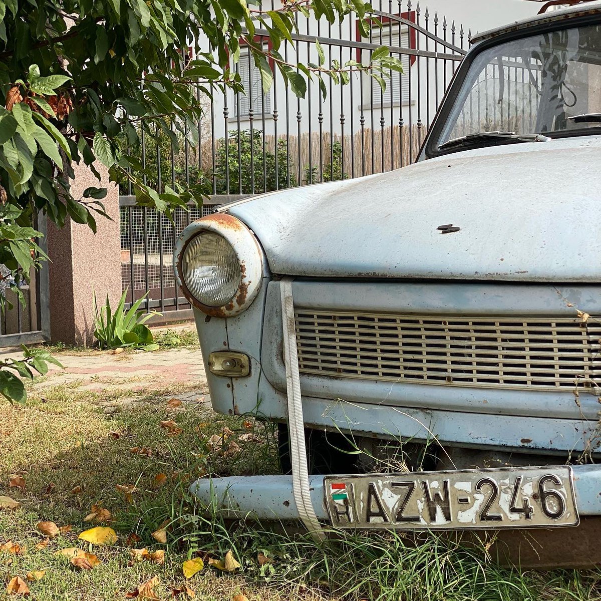 DeadCarWalking's tweet photo. Tired
Trabant 601 Universal (1986) spotted in Budapest.
#Trabant #DDR #WagonWednesday #workhorseweek
@GeorgeCochrane1 @addict_car @Rockstarscars @YesterdaysDrive https://t.co/P2dQi30DjN