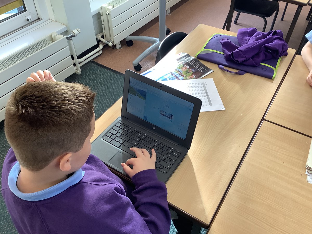BraeburnPrimary's tweet photo. During Chromezone, KS1 had a blast looking at their local area on @googlemaps. We found our school, the local shops and even some of our houses! #braeburncomputing #braeburnenrichment #braeburnks1 https://t.co/yuysqzWJAX