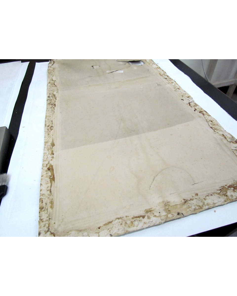Amf_pt's tweet photo. Today it was cleaning day - dry and wet #paperconservation #paperrestauration #todayinthelab #conservation #restauration https://t.co/H8THSIdO7T