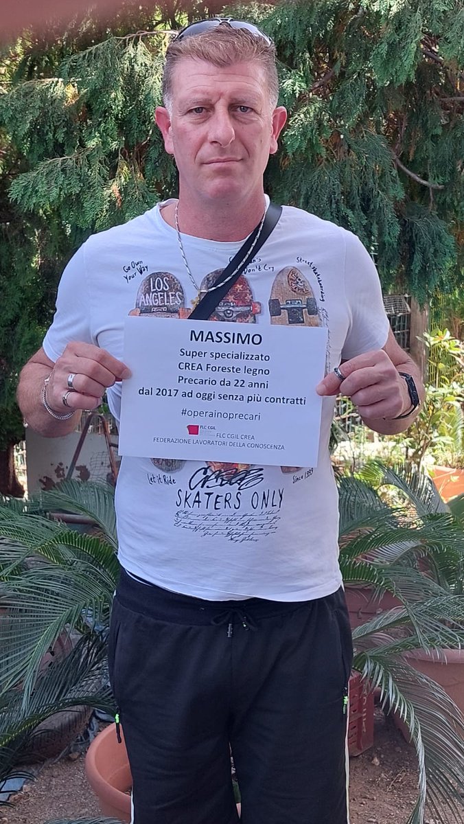 flc_crea's tweet photo. Onorevole @AlexMelicchio potrà affermare piena soddisfazione per il Piano di reclutamento @CREA_Ricerca solo quando sarà risolta la situazione degli #operaiagricoli (operatori tecnici) figure professionali fondamentali per l'attività di ricerca #operainoprecari https://t.co/HLKzHNdgd7