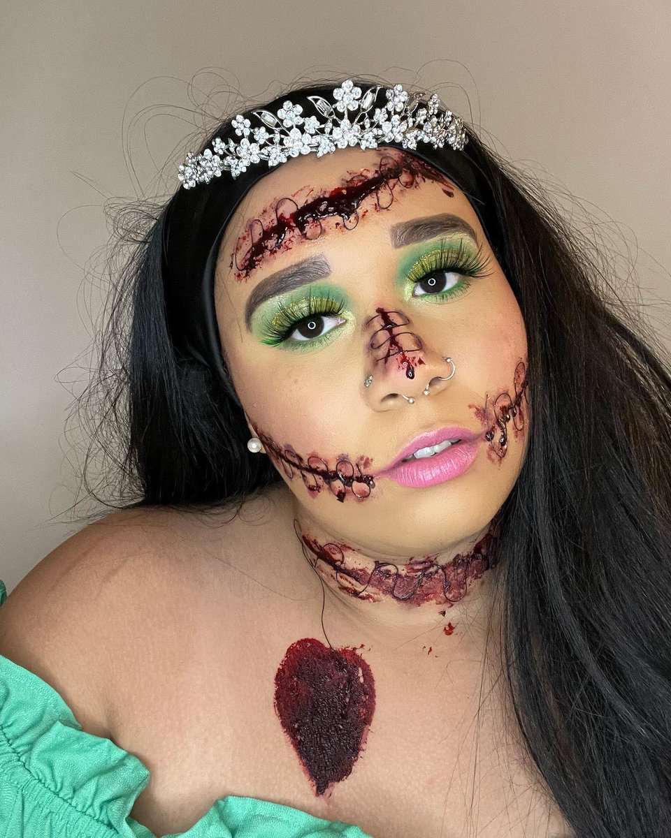 careserenee's tweet photo. Some of my spooky glam looks from earlier this month for the @TheCrayonCase #SpookyCutieSearch !

School supplies used:
🖍blush binder
🖍watch me blush palette
🖍chalk dust setting powder (letter s)
🖍ibrow pomade https://t.co/oA1X9rzVFv