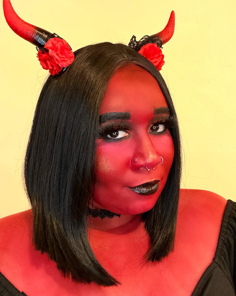 careserenee's tweet photo. Some of my spooky glam looks from earlier this month for the @TheCrayonCase #SpookyCutieSearch !

School supplies used:
🖍blush binder
🖍watch me blush palette
🖍chalk dust setting powder (letter s)
🖍ibrow pomade https://t.co/oA1X9rzVFv