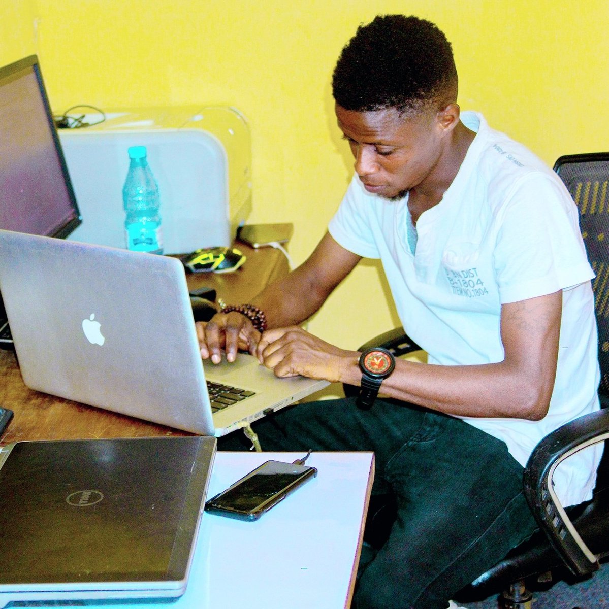 MikeMulamba11's tweet photo. #NouvellePhotoDeProfil https://t.co/ALHJgLG2lC