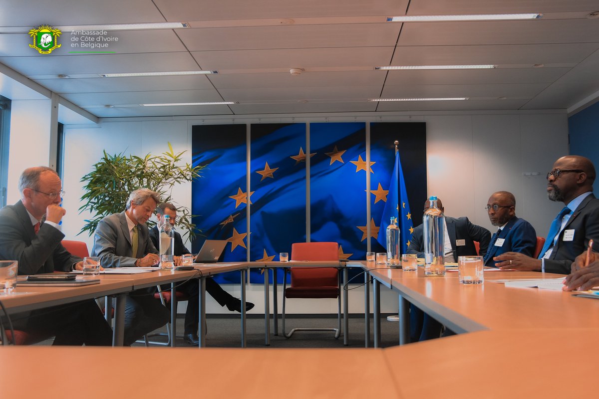 AmbaciB's tweet photo. Les Mardi 19 Octobre 2021, le Ministre Ivoirien des Eaux et Forêts M. Alain Richard Donwahi a eu une séance de travail avec M. Patrick Child, Directeur Général adjoint de la Direction Générale de l’Environnement de la Comission Européenne. https://t.co/hNCLBvCbkT