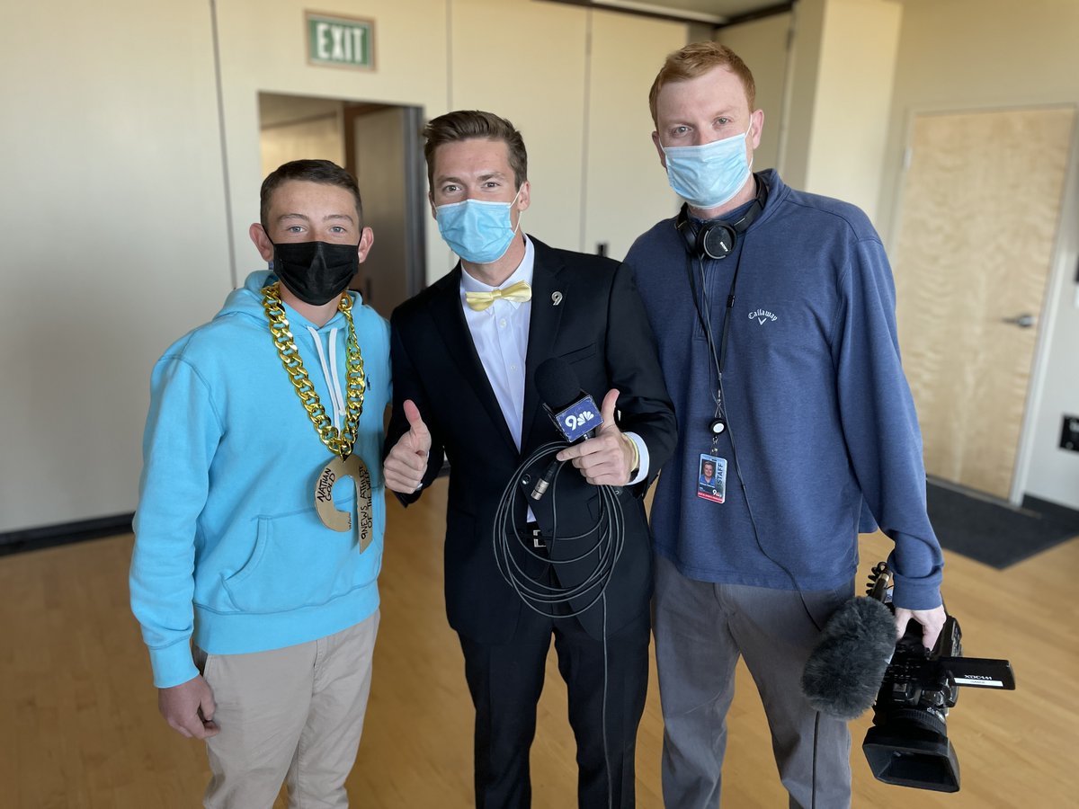 KDSsundevil's tweet photo. Our freshman tennis star and state champion Nathan Gold is this week's 9NEWS athlete of the week! 🎉

It was great to have the @9Preps team here at Kent Denver today to surprise him with the news. 

Watch the story tonight on @9NEWS at 5 p.m. 👊

#KentDenver #GoKDSSunDevils https://t.co/TTR4xaM6LC
