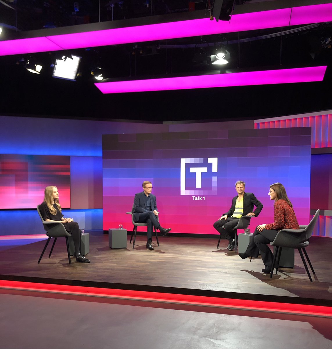 chrishell11's tweet photo. Gleich gehts los: @AmbraSchu , @rudi_anschober und Philipp Hochmair im #Talk1 bei Lisa Gadenstätter in #ORF 1 https://t.co/LovZHnWKQt