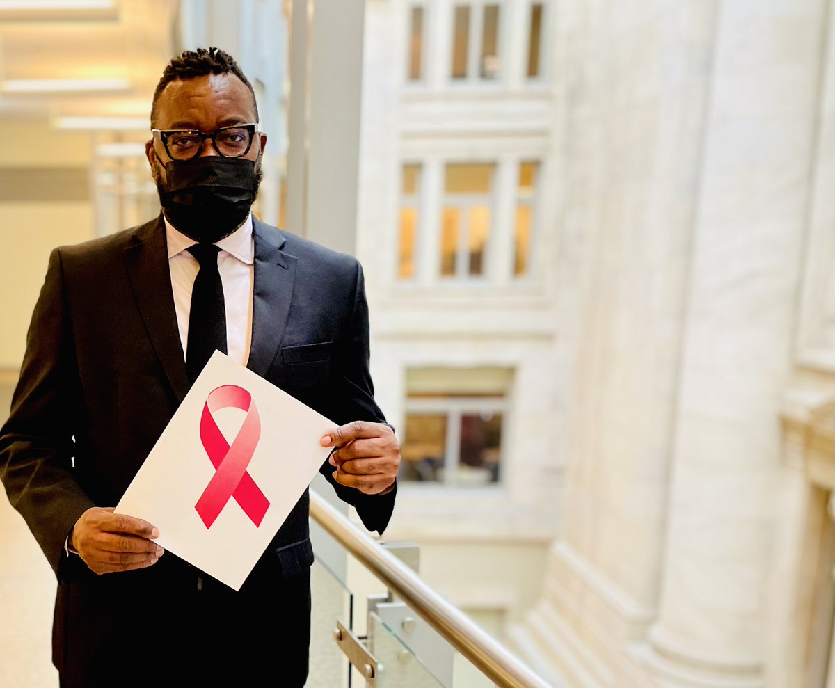 _MORADC's tweet photo. In honor of National Breast Cancer Awareness Month, Director @thombowen is wearing pink (shirt) today! #pinkhealth #DCpinkhealthfestival ππ#BreastCancerAwareness https://t.co/IWVXVKRWoR