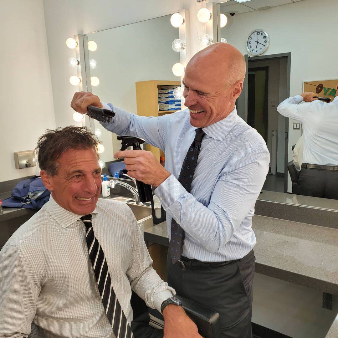 Couple guys being dudes... with NINE Stanley Cups in total. 😂

(📷 IG/therealmarkmessier)