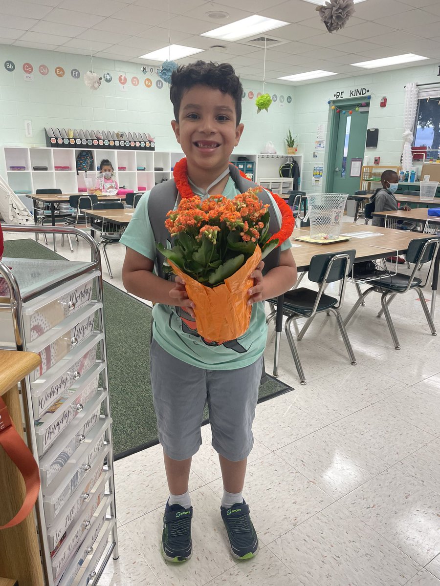I can’t get over how sweet my kiddos are 😭🥰 <a href="/spiritbelieves/">Spirit Elementary</a> <a href="/littlestars1227/">Michele C. Brown</a>