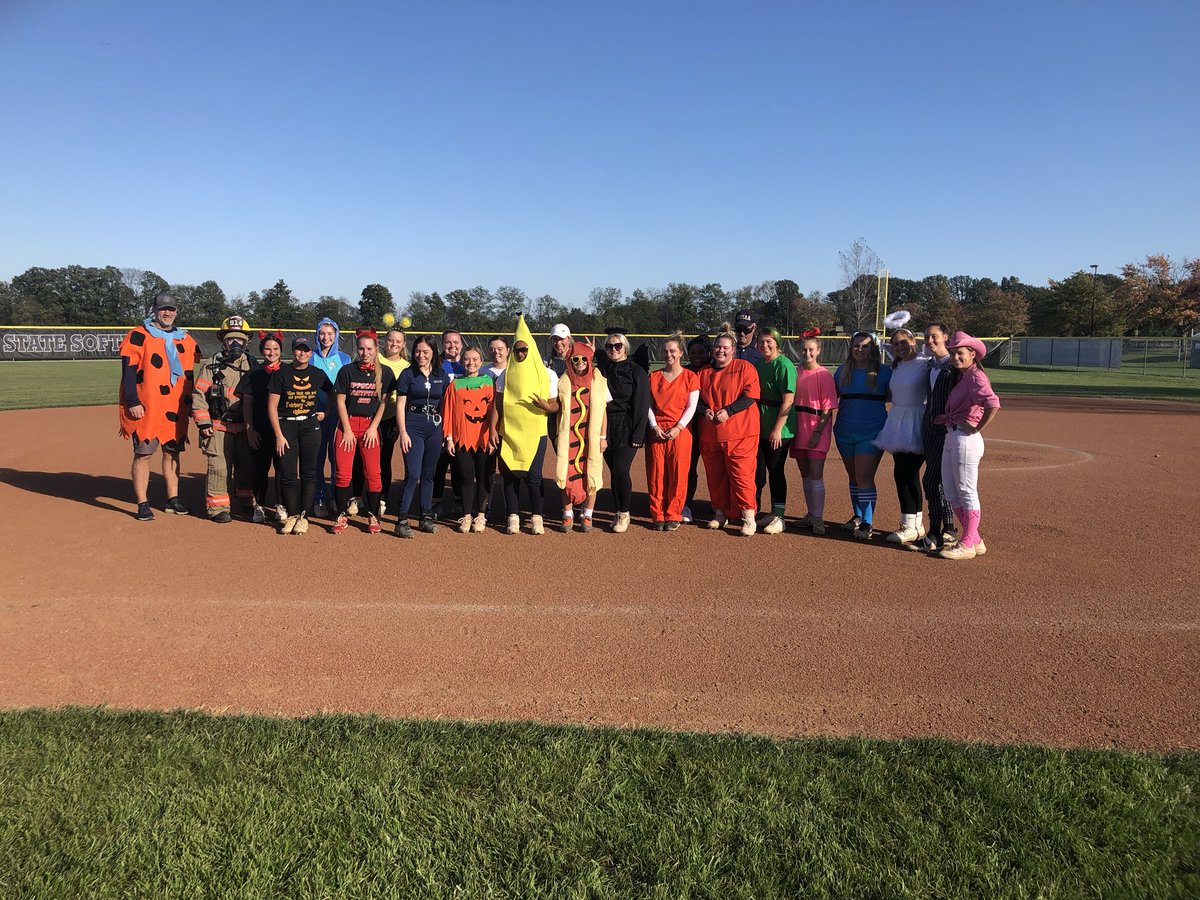 ESCCSoftball's tweet photo. Halloween came early at our last fall practice 😁😁 https://t.co/kF555sjgrg