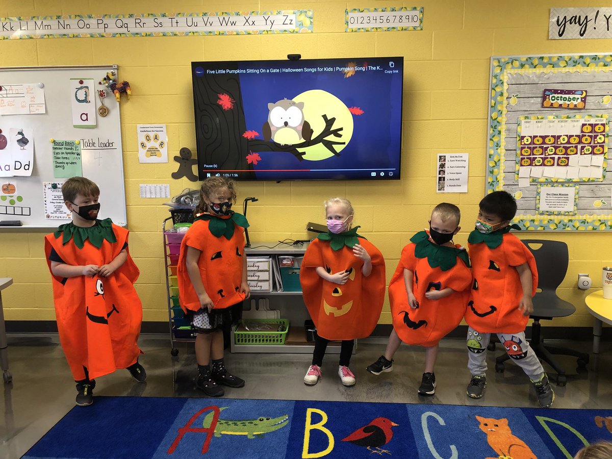 atwells_class's tweet photo. The cutest pumpkins in the patch πβ€οΈ #5littlepumpkins https://t.co/fakGqdjwLP