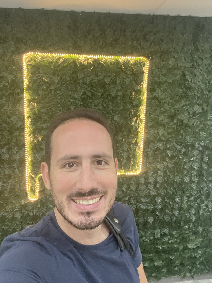 aatanacio's tweet photo. Así estaba de feliz antes de llegar al aeropuerto y quedar así 🤡🤡🤡
Iba a Panamá a un evento de Innovación para hablar sobre UassistME y resulta que mi pasaporte necesita tener 90 días de vigencia y solo tiene 86 🥲 #MegaPlop https://t.co/E806cGIQGY