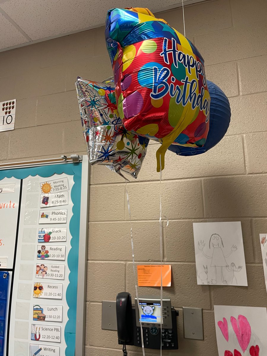 msashtonwillia1's tweet photo. I can’t even express how amazing my birthday has been so far! My teammates showered me with so much love! I feel so special! So thankful for the people i work with! 🥰🥰 @ekmommy  @1stGradeTeamMa1 @MabletonES https://t.co/YVF3o73POh