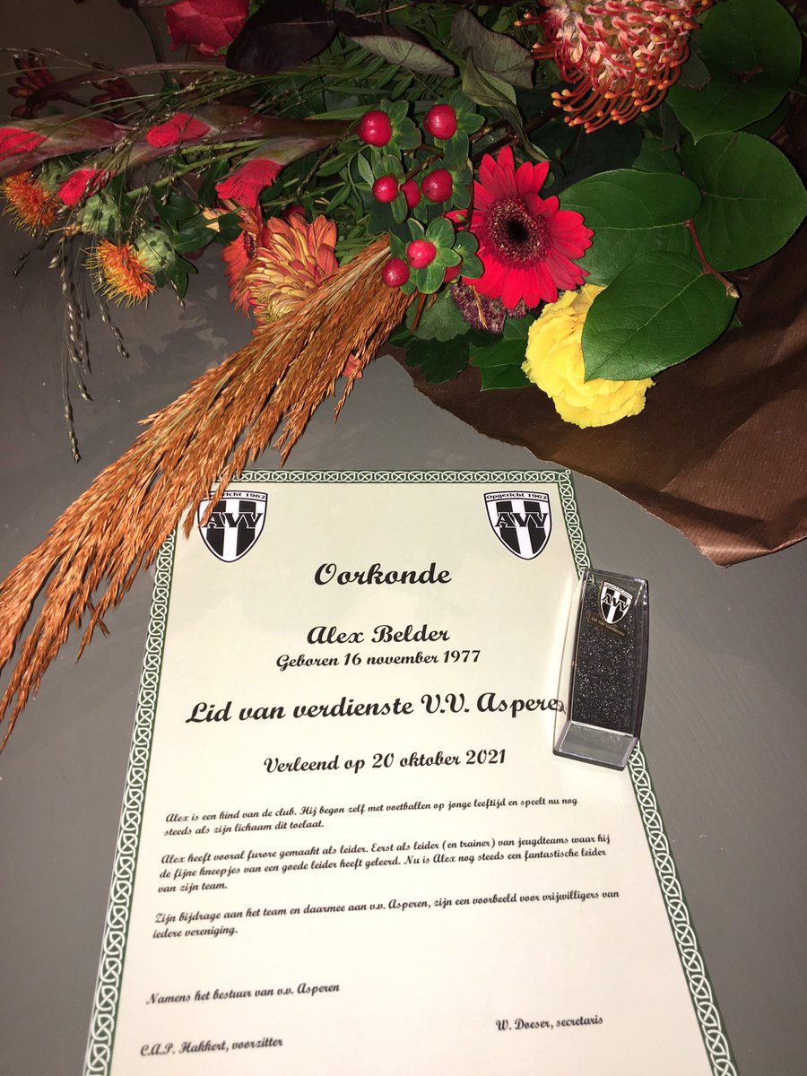 alexbelder's tweet photo. En dat voor iets dat je altijd met veel plezier doet, hebt gedaan én blijft doen voor het mooiste cluppie van het land #trots #vvasperen ⚪️⚫️ https://t.co/PpOZrnnnpx