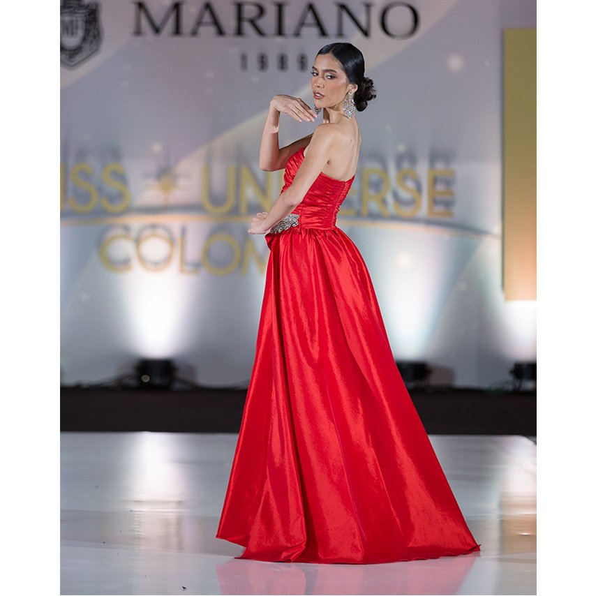 inspanishmgz's tweet photo. Gala Elegancia Mariano 2021

Foto #JonCadena Diseño #MarianoFernandez
#beautypageant #missology #dress #glamour #trajedegala #missuniversecolombia #colombia https://t.co/URo2GmRg6A
