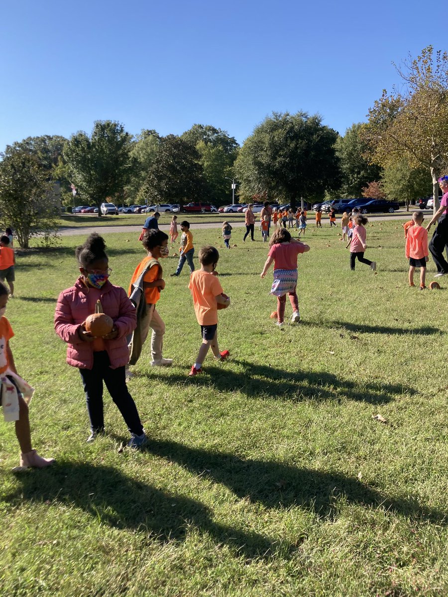 CBBESWJCC's tweet photo. What a fun surprise for our Baker Bears! Thanks to Mr. Hurley and Dr. Thomas for creating our very own pumpkin patch! Students in grades 1-5 were able to choose their own pumpkin to bring home today. CBB is the BEST! 🎃 #webelievebearsachieve #punpkinpatch https://t.co/4BYCIqKz6f