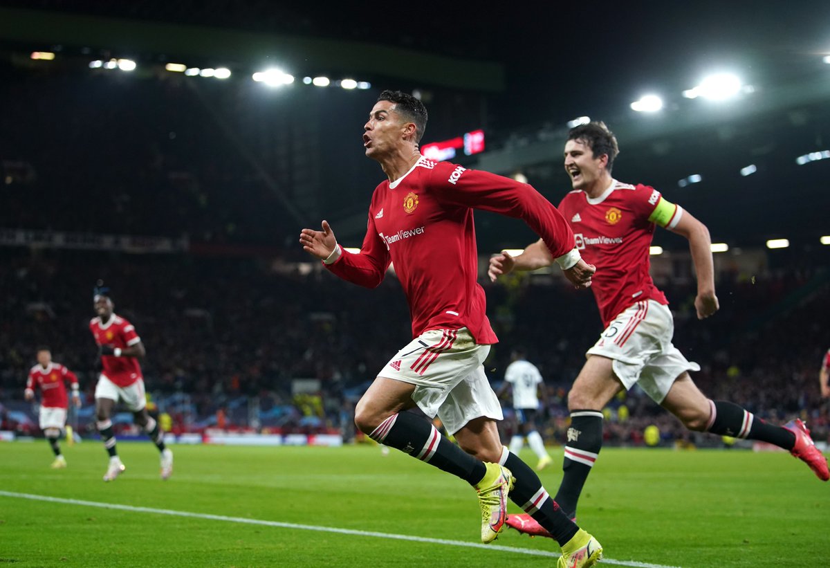 ChampionsLeague's tweet photo. Scenes at Old Trafford!

#UCL https://t.co/iQrHk8PD4A