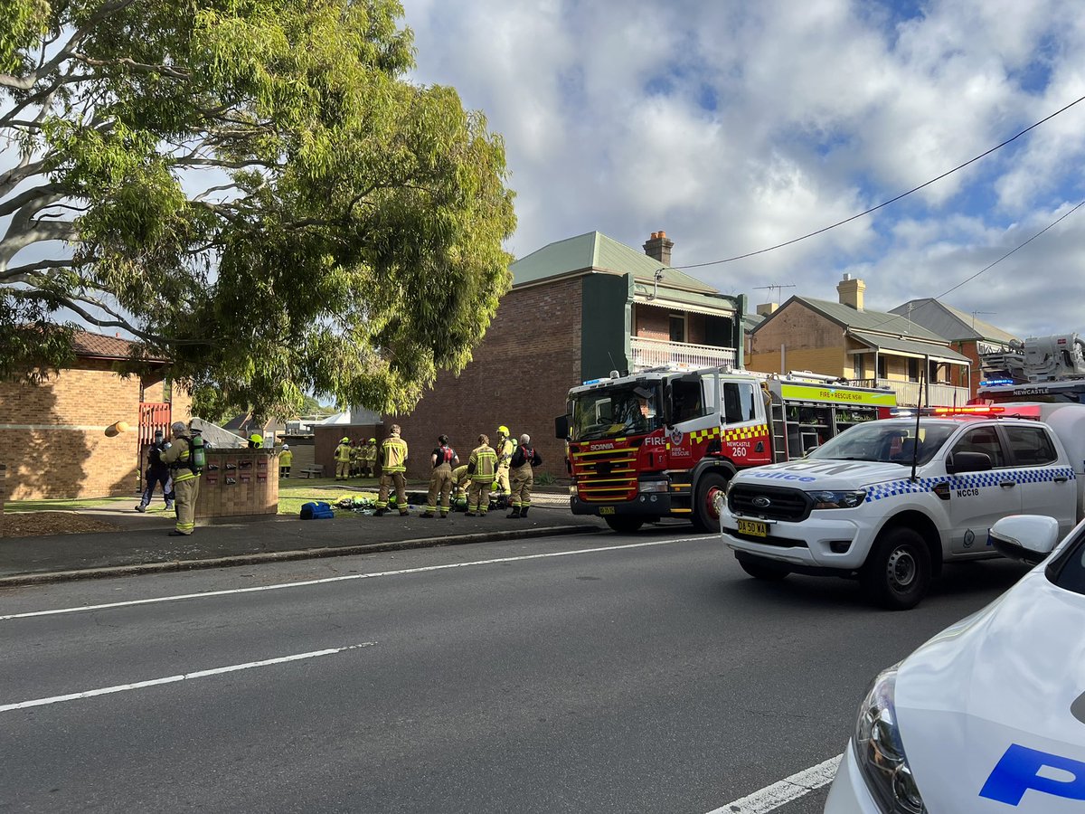 SammyPoate's tweet photo. BREAKING | A man is being flown to Royal North Shore Hospital with severe burns following a unit fire on Darby Street. @nbnnews @9NewsSyd https://t.co/pzERkhX2jA