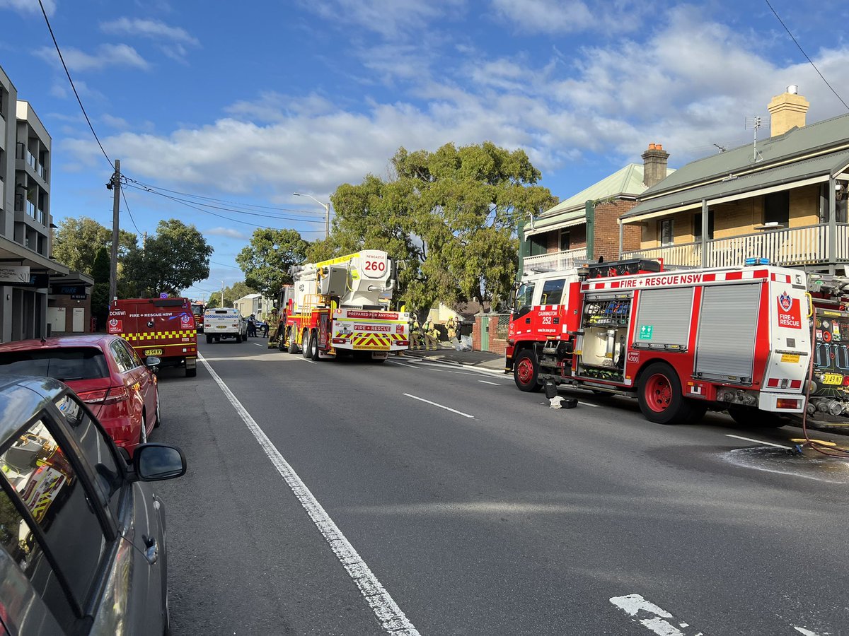 SammyPoate's tweet photo. BREAKING | A man is being flown to Royal North Shore Hospital with severe burns following a unit fire on Darby Street. @nbnnews @9NewsSyd https://t.co/pzERkhX2jA