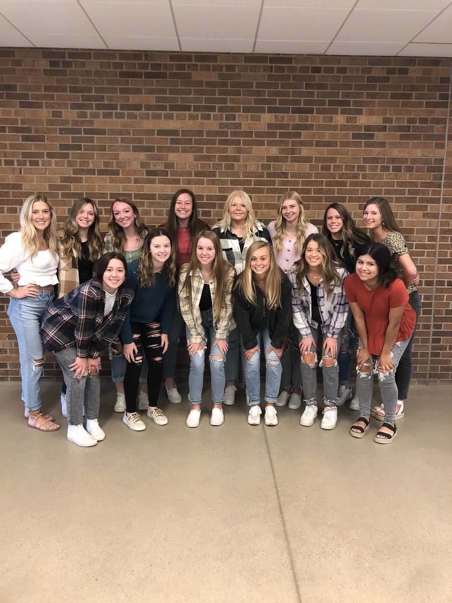 CascadeHSvball's tweet photo. 💙🏐💛Regional Play 💙🏐💛        📍:🏠HOME🏠                                           🆚 West Branch Bears.                    ⏰: 7:00                                              👕👚: ⚪️🤍WEAR WHITE ⚪️🤍 🎟 https://t.co/5b04YHE1i8… #GoCougs https://t.co/oKawZBT2q7