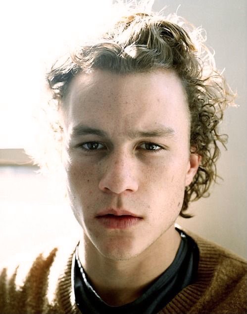 heatharchive's tweet photo. Heath Ledger photographed by Jonathan Worth, 2001. https://t.co/4nlH8IMK91