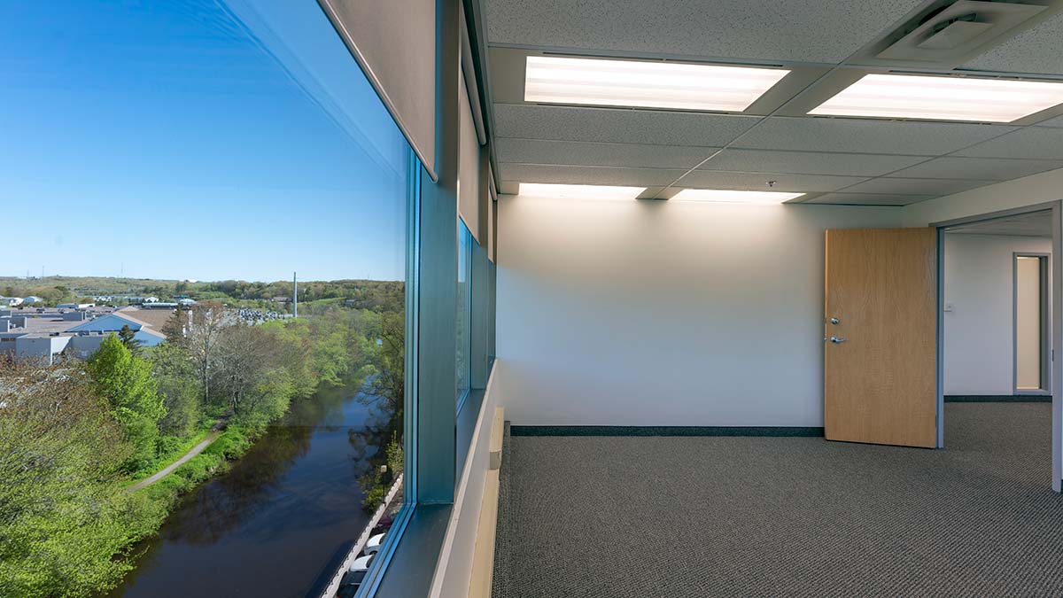 universalhfx's tweet photo. Sun Tower is conveniently located at the intersection of the Bedford Highway and Dartmouth Rd, in Bedford ☀️ 🛣

This building offers 64,000 square feet in total, fine finishes, excellent views, parking and more! 

View current availability here: https://t.co/V1Z8Mi6GEC https://t.co/Gb5QQcCWiB