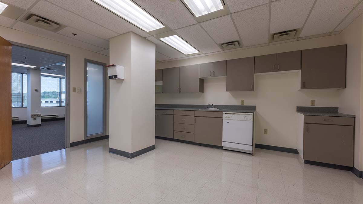 universalhfx's tweet photo. Sun Tower is conveniently located at the intersection of the Bedford Highway and Dartmouth Rd, in Bedford ☀️ 🛣

This building offers 64,000 square feet in total, fine finishes, excellent views, parking and more! 

View current availability here: https://t.co/V1Z8Mi6GEC https://t.co/Gb5QQcCWiB
