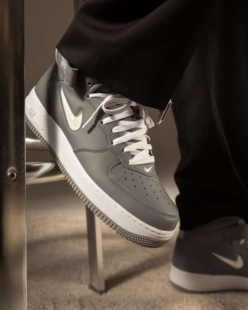 Además Por qué no Tectónico SNKR_TWITR on Twitter: "Nike Air Force 1 Mid 'NYC Cool Grey'  https://t.co/1kLJCMYT2l #AD https://t.co/dbSrzH9XGf" / Twitter