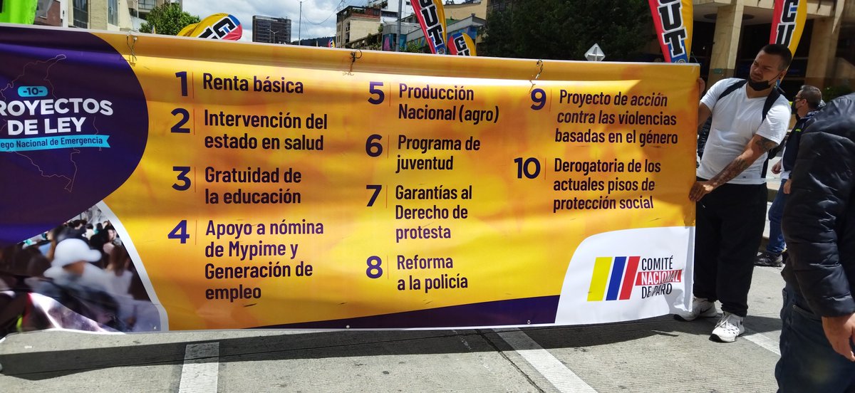 TobarteleSUR's tweet photo. En Colombia el sector de los trabajadores y organizaciones sociales, salen a las calles movilizandose  en contra de las políticas económicas, sociales y laborales del gobierno Duque, que afectan a los sectores vulnerables y de trabajadores en el país.
@teleSURtv https://t.co/Qq09U3IY7c