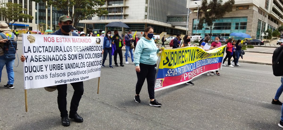 TobarteleSUR's tweet photo. En Colombia el sector de los trabajadores y organizaciones sociales, salen a las calles movilizandose  en contra de las políticas económicas, sociales y laborales del gobierno Duque, que afectan a los sectores vulnerables y de trabajadores en el país.
@teleSURtv https://t.co/Qq09U3IY7c