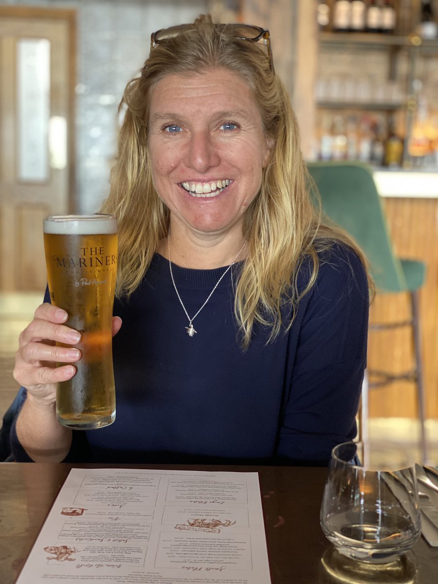 katewhis's tweet photo. Cheers me dears!!! It’s a pint of birthday off shore for me 😁🍻 #itcomesinpints https://t.co/Bidokpt8wi