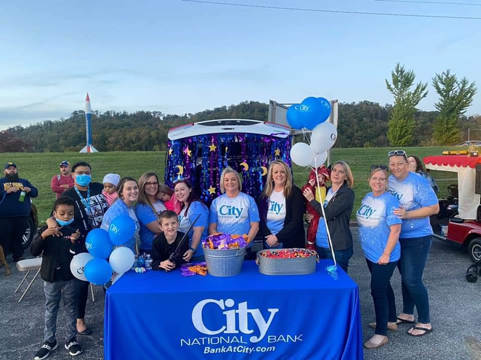 BankAtCity's tweet photo. Our St. Albans branch recently participated in a Trunk or Treat event. Everyone had a lot of fun and enjoyed seeing all the costumes and decorations! 🎃👻

#CityNationalBank #TrunkorTreat #BankAtCity #CNB https://t.co/fkV8biKBas