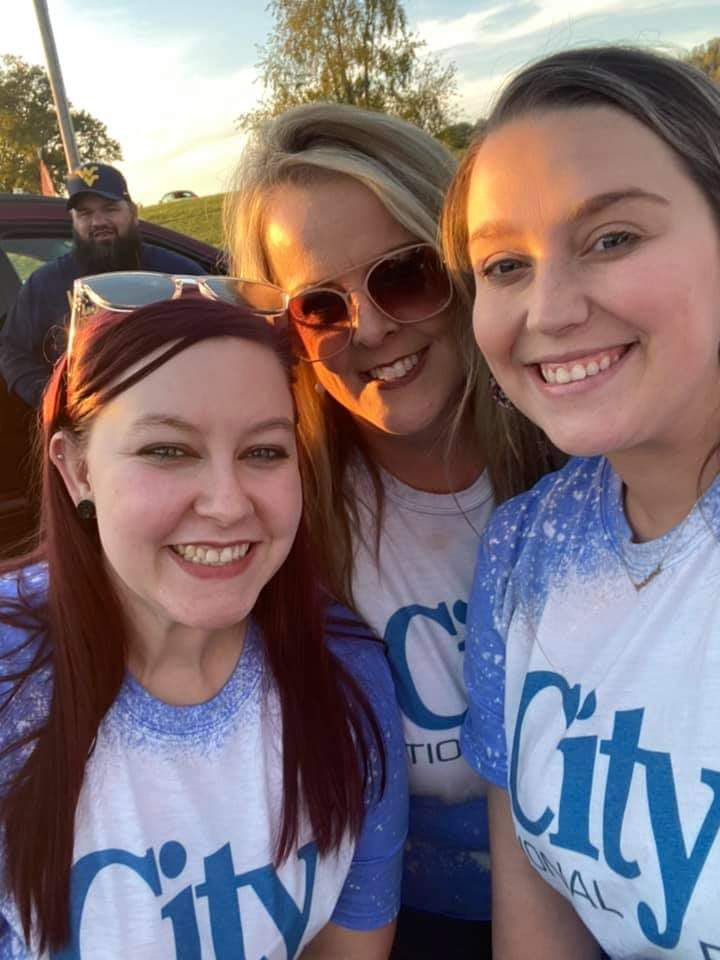 BankAtCity's tweet photo. Our St. Albans branch recently participated in a Trunk or Treat event. Everyone had a lot of fun and enjoyed seeing all the costumes and decorations! 🎃👻

#CityNationalBank #TrunkorTreat #BankAtCity #CNB https://t.co/fkV8biKBas