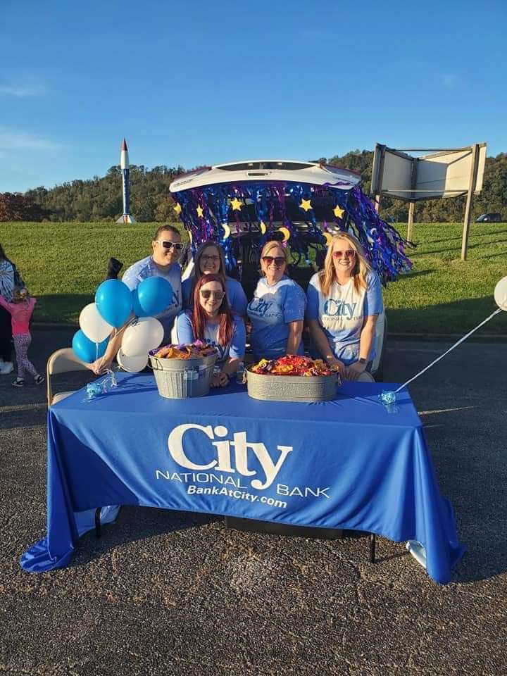 BankAtCity's tweet photo. Our St. Albans branch recently participated in a Trunk or Treat event. Everyone had a lot of fun and enjoyed seeing all the costumes and decorations! 🎃👻

#CityNationalBank #TrunkorTreat #BankAtCity #CNB https://t.co/fkV8biKBas
