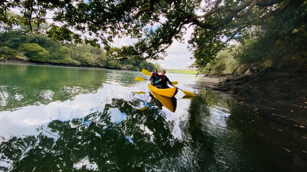 KoruKayaking's tweet photo. Last few #kayak adventures of the season! Autumn as the leaves begin to turn, the wildlife gathers on Frenchman’s Creek and the holly starts to make an appearance for winter. 
Contact us to book. 2 Spaces tomorrow 2.30pm @BudockVeanHotel https://t.co/kaeN0j1Gjo