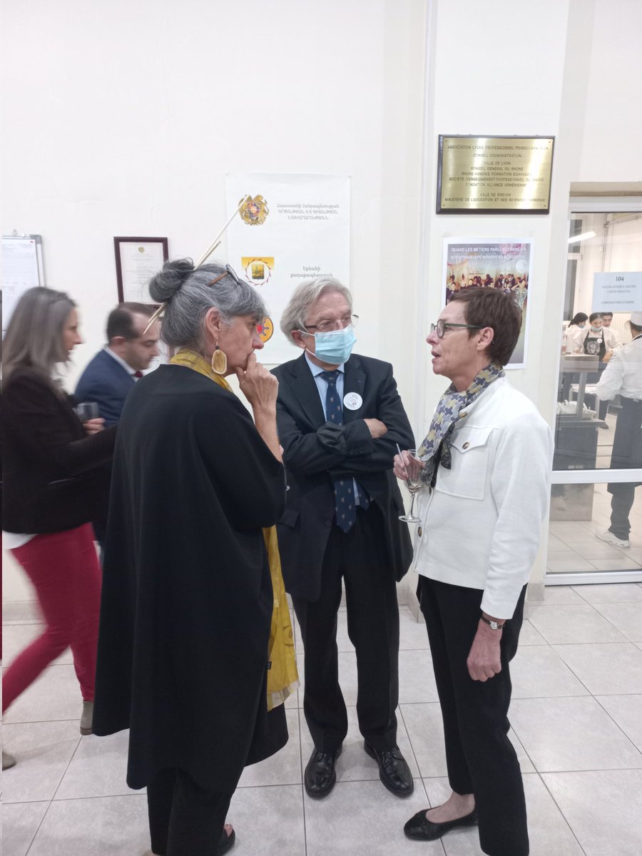 samayaiza's tweet photo. J'étais heureuse de faire la connaissance de Mme @AnneLouyot , l'Ambassadrice de #France en #Arménie à une très belle occasion - le 20ème anniversaire de #CEPFA https://t.co/imbN8z5SFX