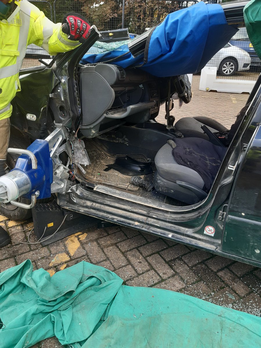 HIWFRS_LandD's tweet photo. Today our oncall Mod D RTC Course covered emergency space creation techniques #DASHLIFT #BPostRip #SpaceCreation https://t.co/77GPhfo9TQ