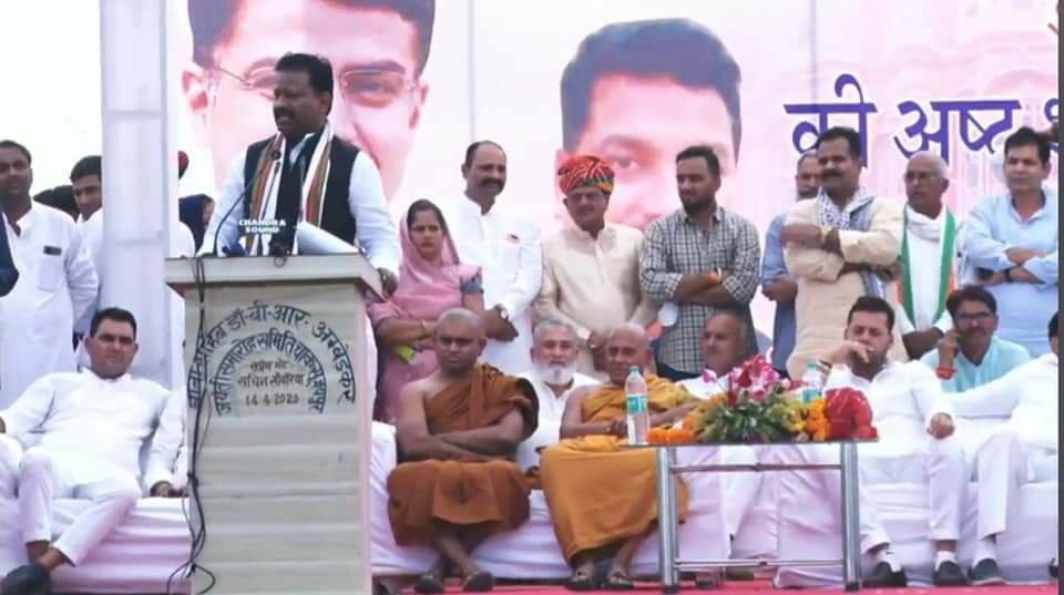 AnkitWalmiki's tweet photo. वाल्मीकि जयंती के अवसर पर आज चाकसू में संविधान निर्माता बाबा साहेब डॉ.भीमराव अंबेडकर जी की प्रतिमा के अनावरण कार्यक्रम में आदरणीय सचिन पायलट जी तरुण कुमार जी  के साथ  पूर्व जिला प्रमुख श्रीमान राकेश बोयत जी ने भाग लिया।
@SachinPilot @ajaymaken @RahulGandhi @priyankagandhi https://t.co/ky1oPdjFa6