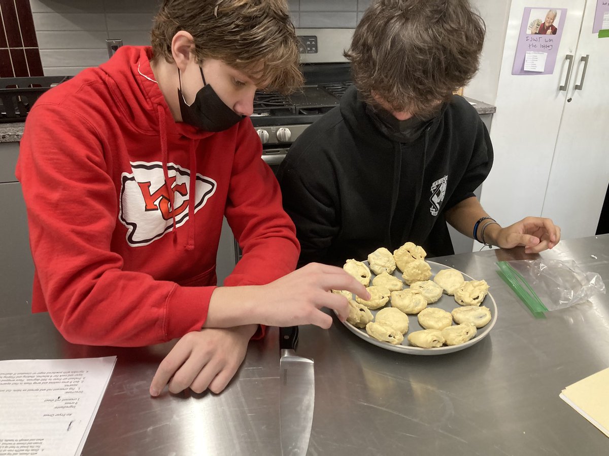 PRMrsJones's tweet photo. If you aren’t using your waffle iron for grilled cheese… you should be!! And air fried Oreos… yes please!!! @SKochPR @IndustryCareers https://t.co/CeFEwpCVux
