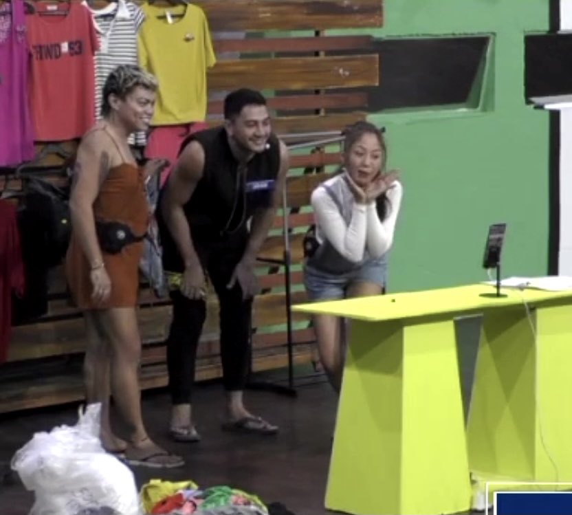StanKarenBordy's tweet photo. Online live selling with Karen, John and Brenda ๐๐ป
#PBBKuminityWifiTask
#PBBLivestream
#PBBKarenBordador https://t.co/rp55EwxaMh