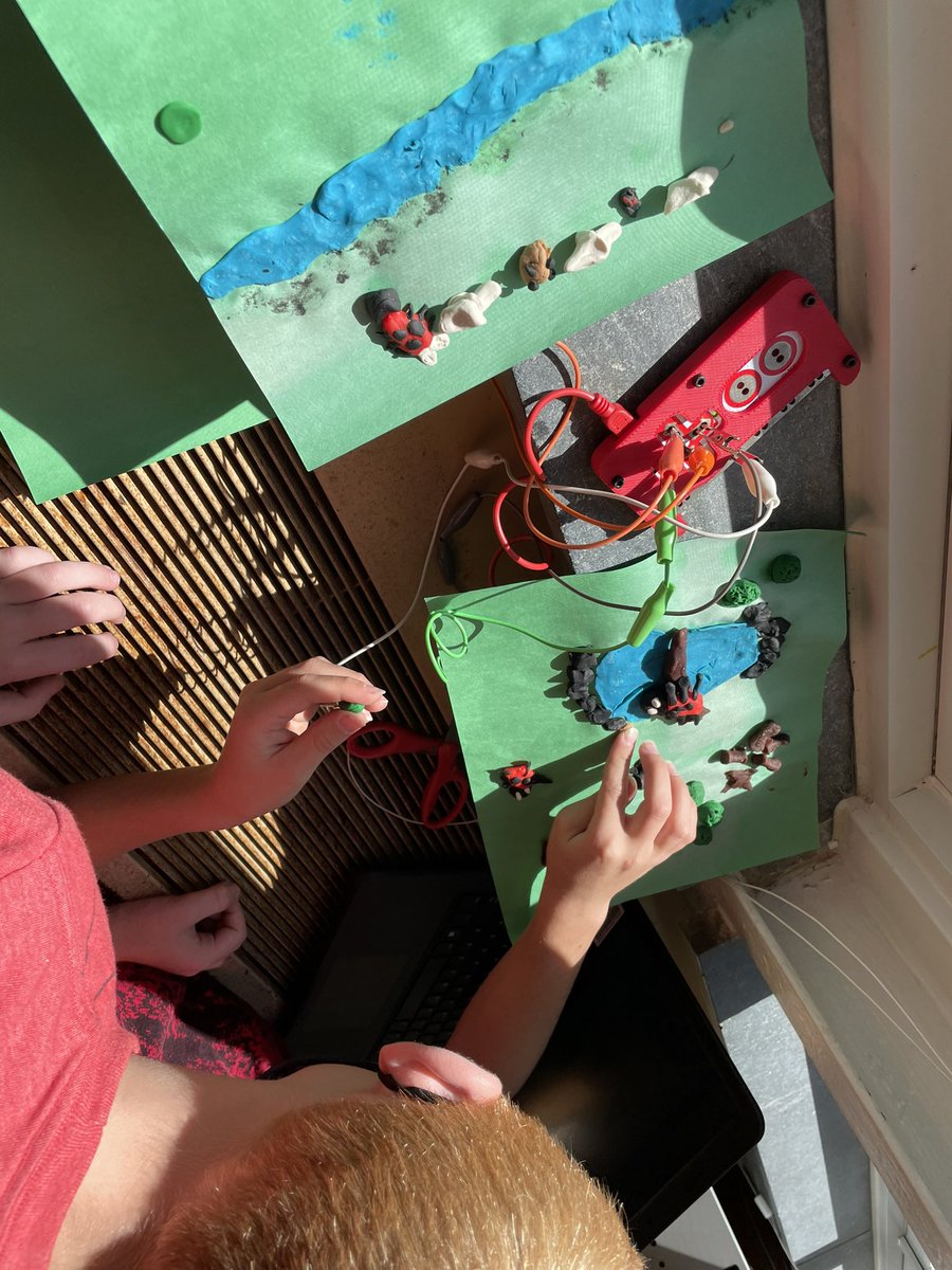MrsSkousen's tweet photo. My super scholars using scratch and Makey Makey with play dough figure to show our ladybug exhibit! @FCPSSTEAM @FCPSScience @LouiseArcherES https://t.co/VfHU2EIcqo